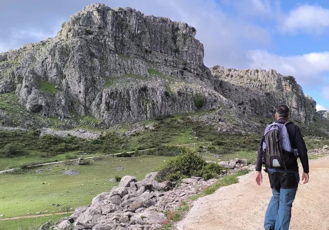 The uphill walk to the Col de la Canta pass